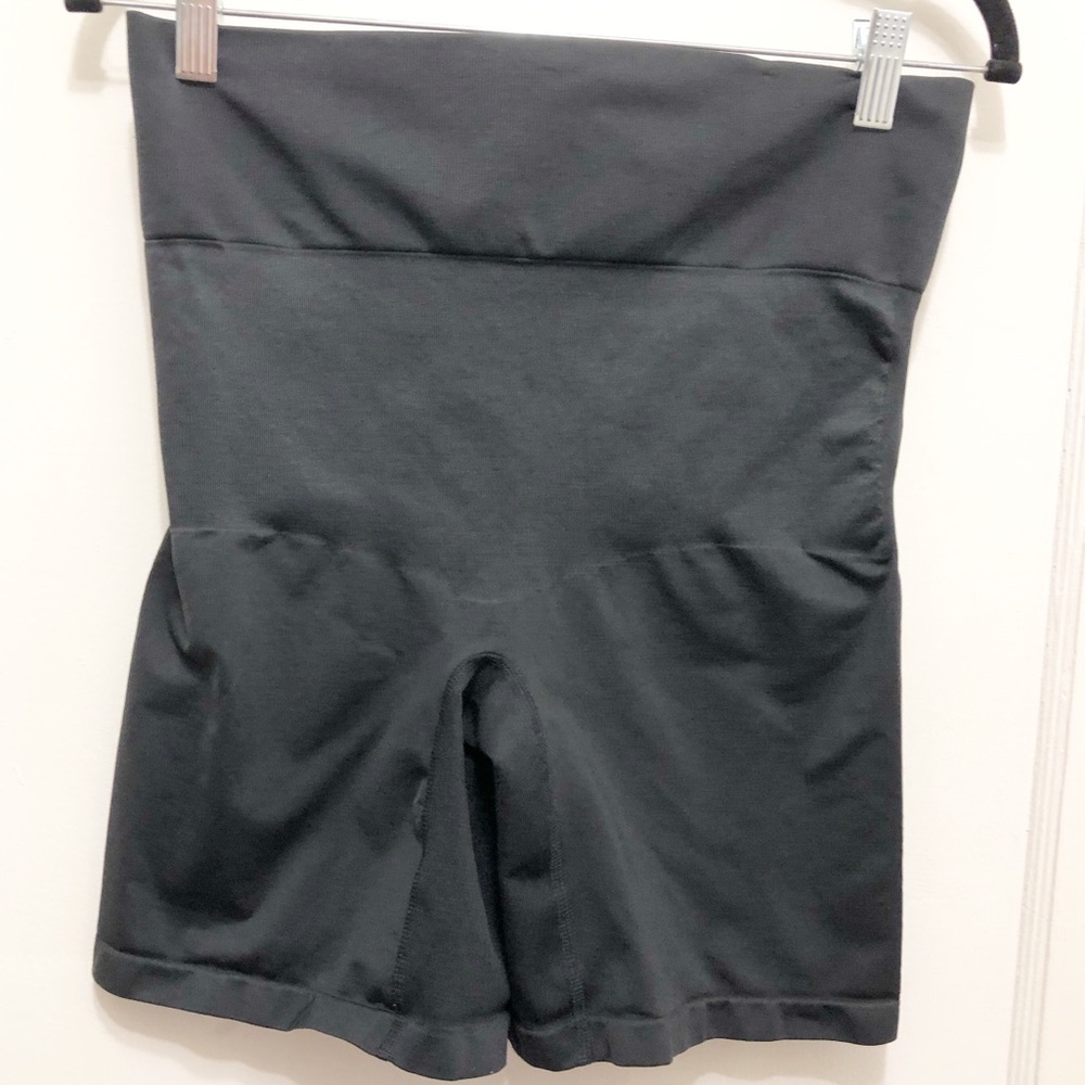 Cacique “The Slimmer” Ultra High Waist Short Size 22-24 Color Black